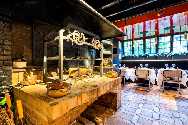 Cuisine ouverte et feu de bois